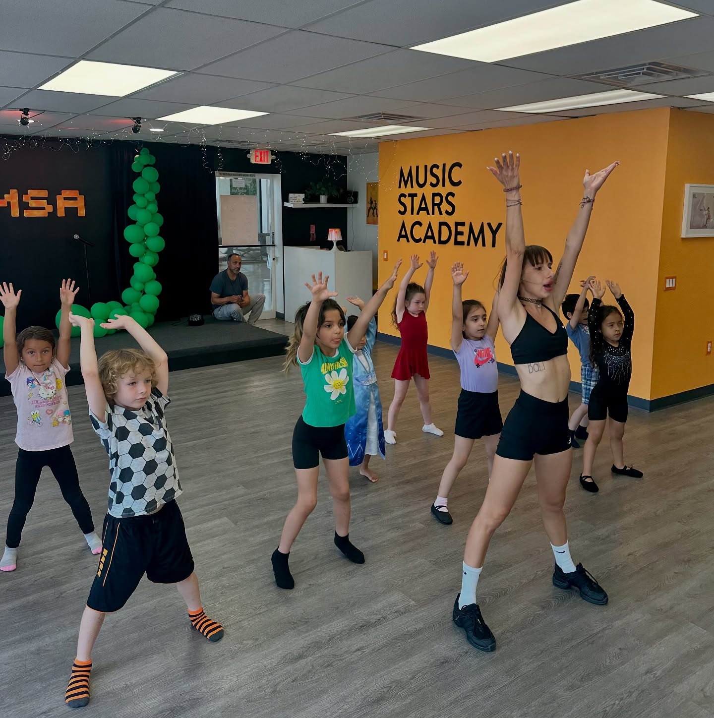 Contemporary Dance Class 🪩
Sign Up for a Free Trial Class today by sending us a message ✉️
#dance #losangeles #kidsdance