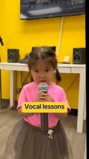 Our vocal classes are full of joy and positive energy! Kids practice using a microphone 🎤, build stage presence, and learn movement #losangeles #singing #vocal #sing #vocalcoach